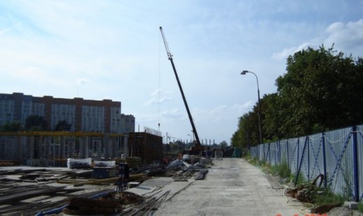 Dwa dźwigi Liebherr LTM 1025 budują metro w Warszawie